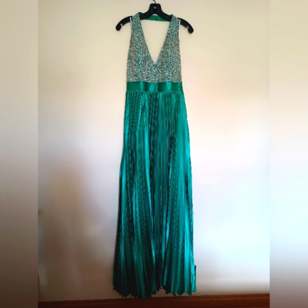Riva Designs emerald green sequined floor length prom dress (Never Worn!)